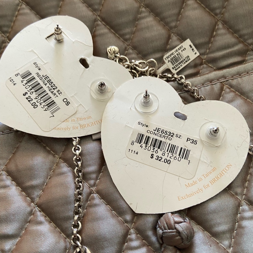 New Brighton lot, two pairs of earrings and necklace set with bag - Picture 4 of 10